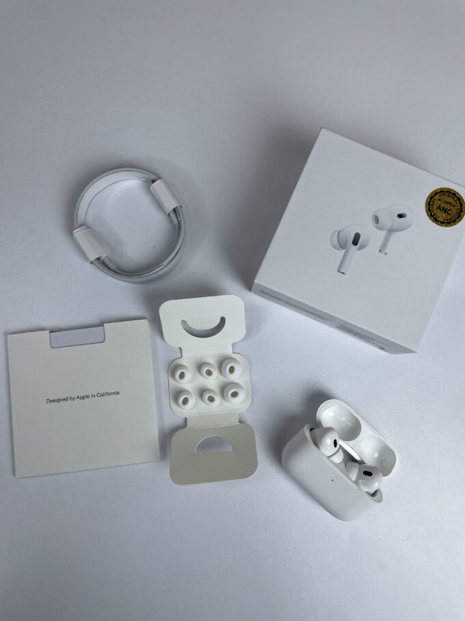 AirPods Pro 2 Entrada Tipo Lightning - Imagen 2